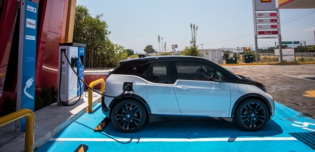 <span style="font-weight: bold;">Autos Electricos y Hibridos </span>